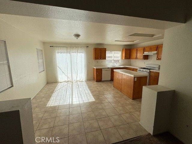 11913 Pepperwood, Victorville, CA 92392