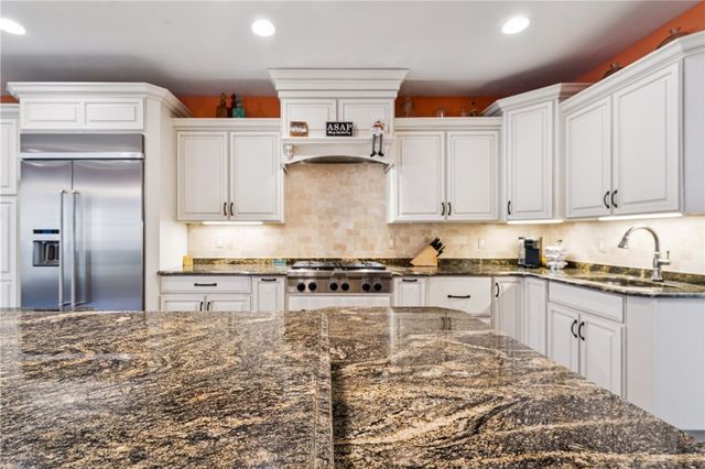 103 Waterside Dr, Chippewa Twp, PA 15010