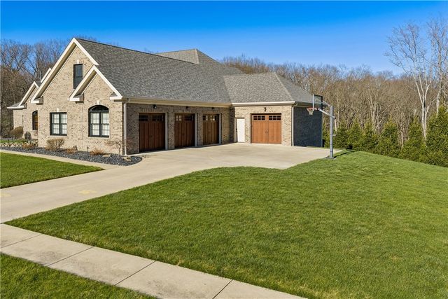 103 Waterside Dr, Chippewa Twp, PA 15010