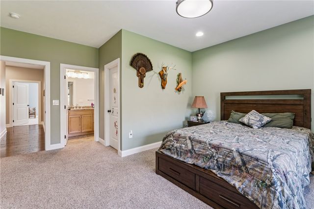103 Waterside Dr, Chippewa Twp, PA 15010