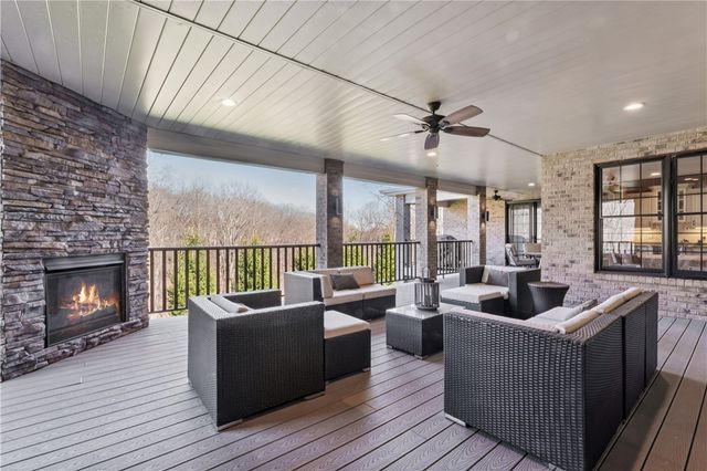 103 Waterside Dr, Chippewa Twp, PA 15010