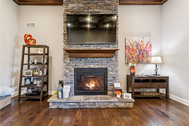 103 Waterside Dr, Chippewa Twp, PA 15010