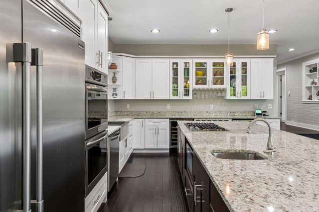 2900 Skyline Drive, Eagan, MN 55121