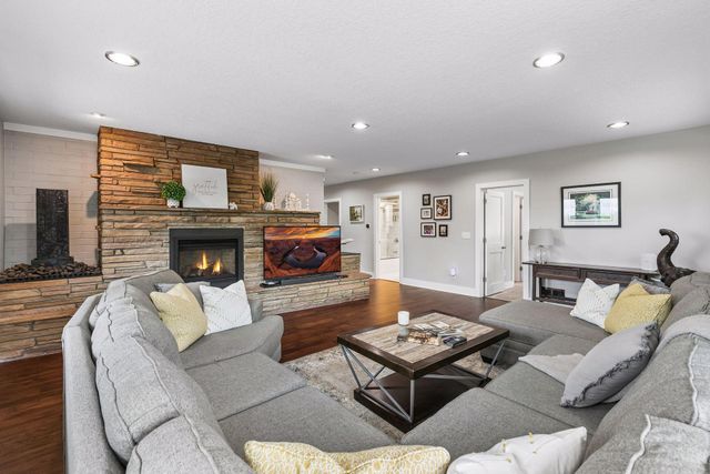 2900 Skyline Drive, Eagan, MN 55121