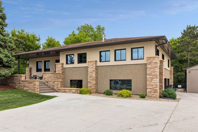2900 Skyline Drive, Eagan, MN 55121