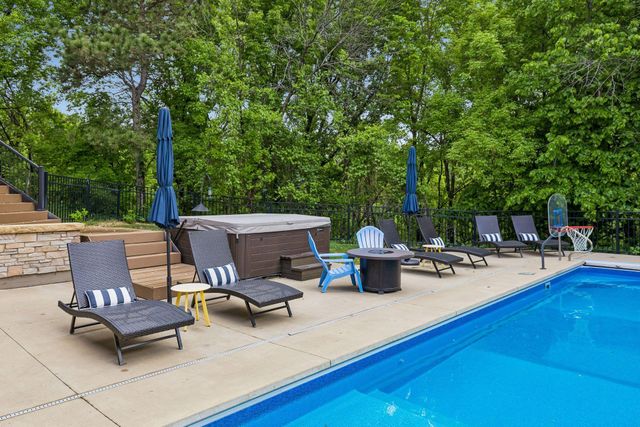 2900 Skyline Drive, Eagan, MN 55121