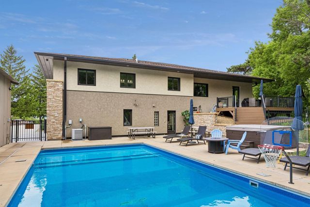 2900 Skyline Drive, Eagan, MN 55121