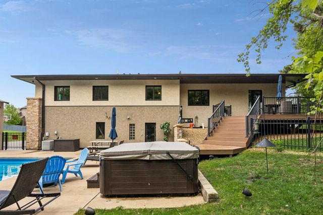 2900 Skyline Drive, Eagan, MN 55121