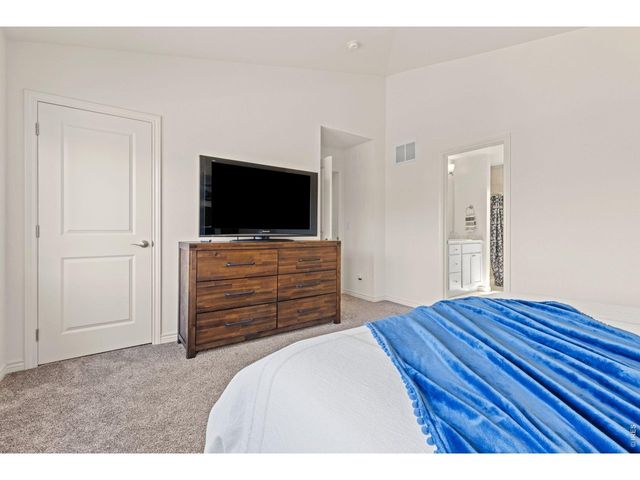 1324 Country Ct, Longmont, CO 80501