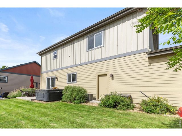 1324 Country Ct, Longmont, CO 80501