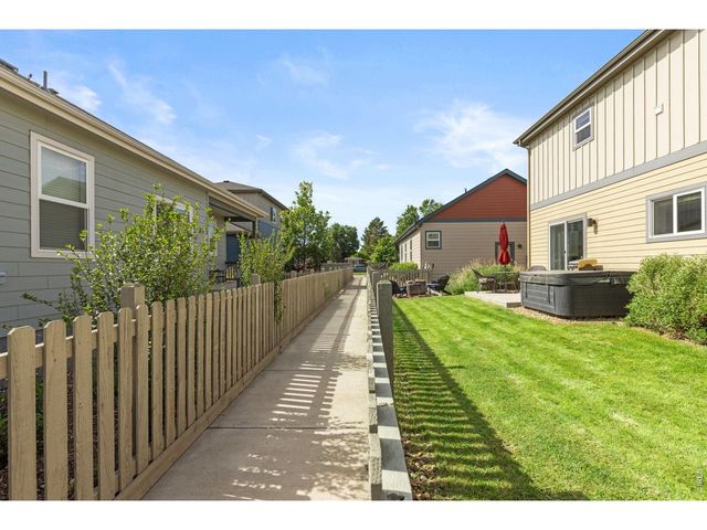 1324 Country Ct, Longmont, CO 80501