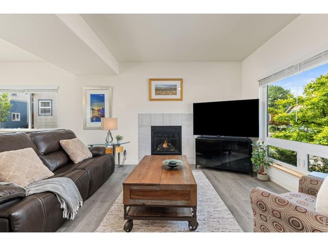 1324 Country Ct, Longmont, CO 80501