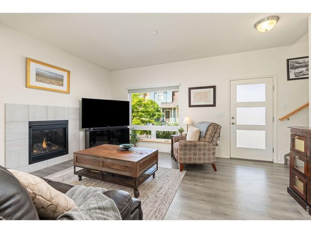1324 Country Ct, Longmont, CO 80501