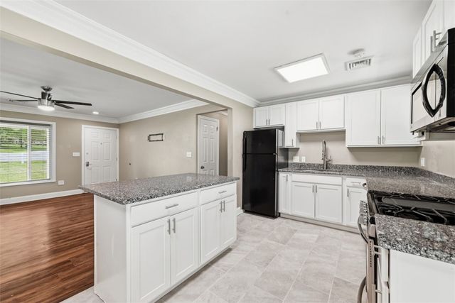 225 Sandalwood Dr, Cranberry Twp, PA 16066