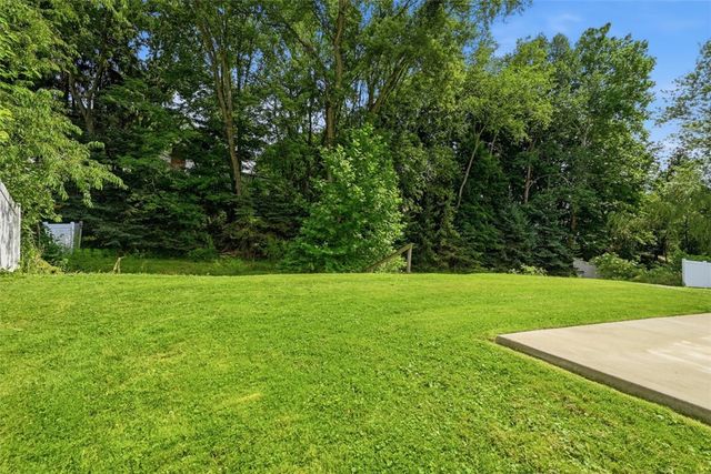 225 Sandalwood Dr, Cranberry Twp, PA 16066