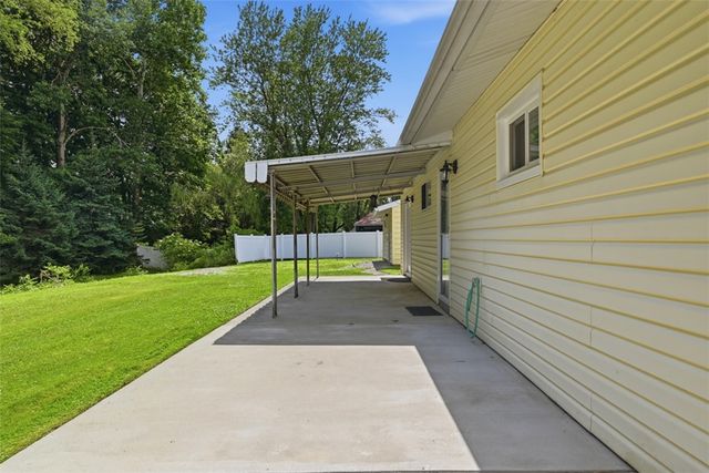 225 Sandalwood Dr, Cranberry Twp, PA 16066