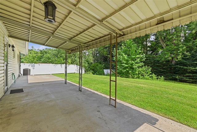 225 Sandalwood Dr, Cranberry Twp, PA 16066