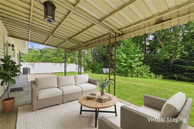 225 Sandalwood Dr, Cranberry Twp, PA 16066