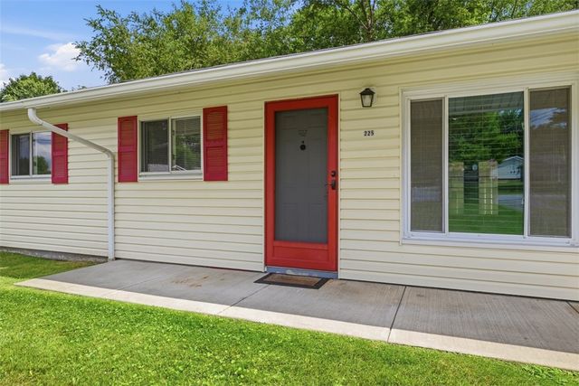 225 Sandalwood Dr, Cranberry Twp, PA 16066