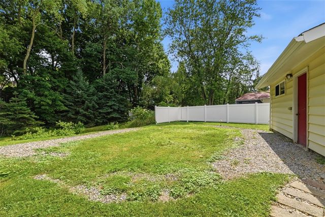 225 Sandalwood Dr, Cranberry Twp, PA 16066
