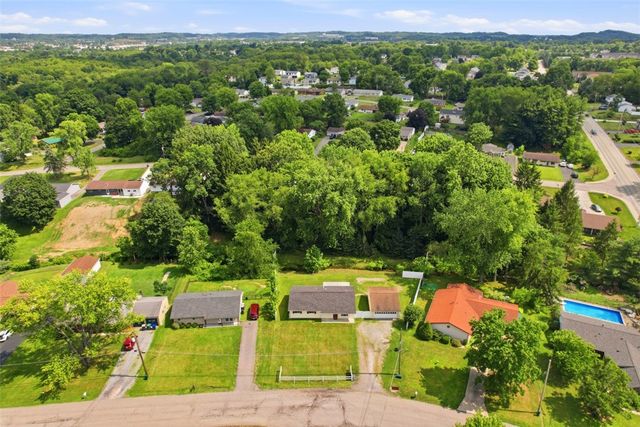 225 Sandalwood Dr, Cranberry Twp, PA 16066