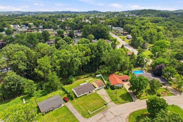 225 Sandalwood Dr, Cranberry Twp, PA 16066