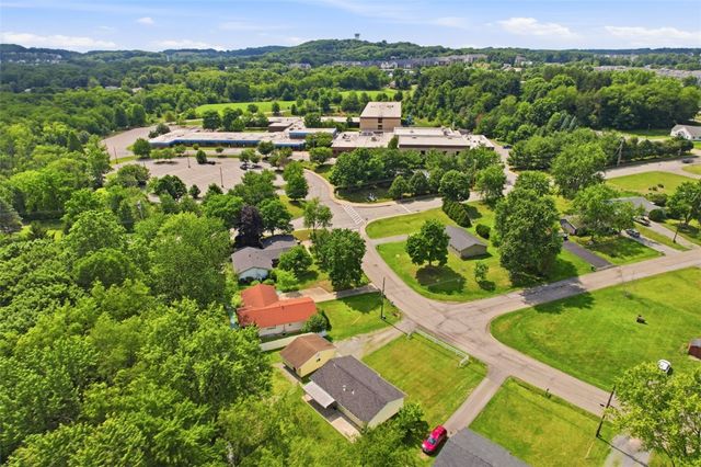 225 Sandalwood Dr, Cranberry Twp, PA 16066