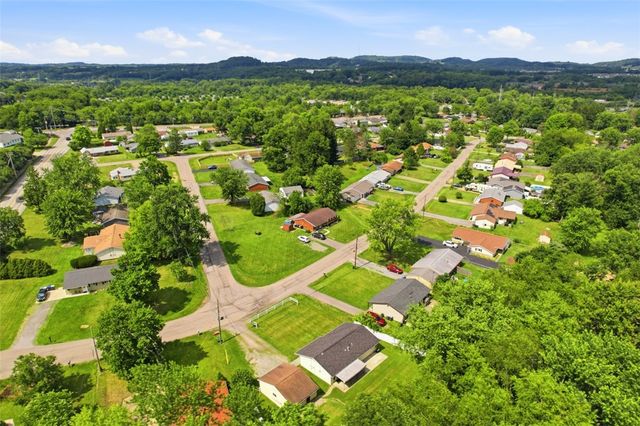 225 Sandalwood Dr, Cranberry Twp, PA 16066