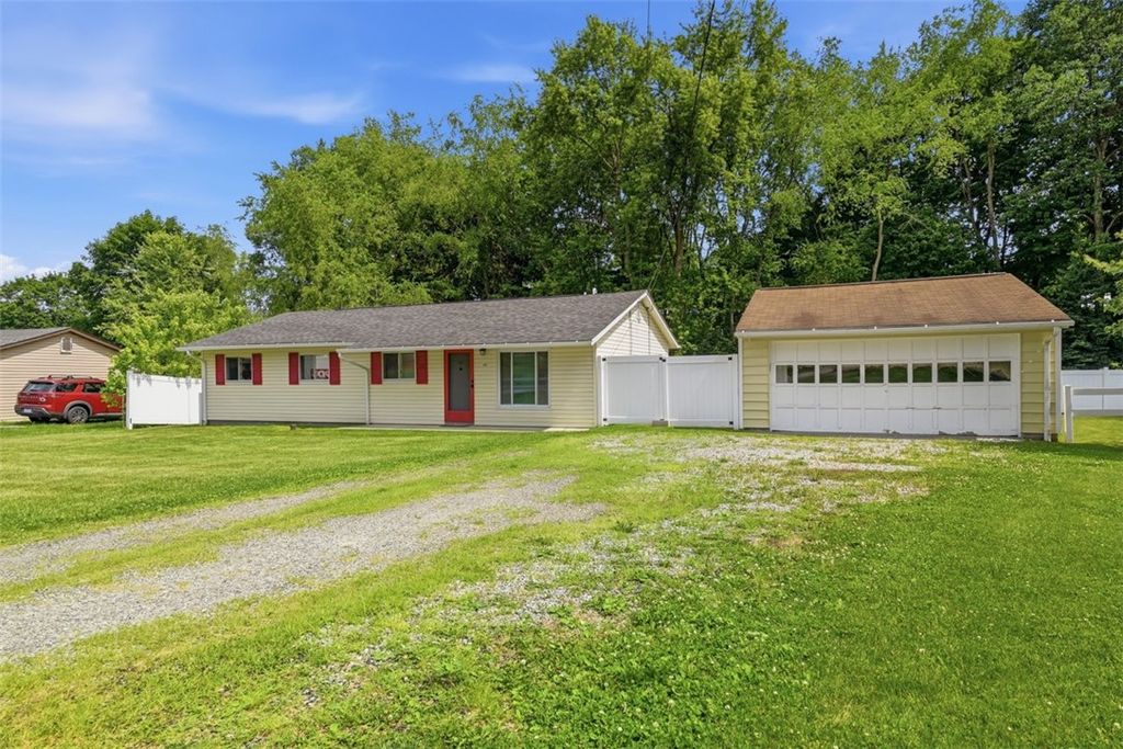 225 Sandalwood Dr, Cranberry Twp, PA 16066