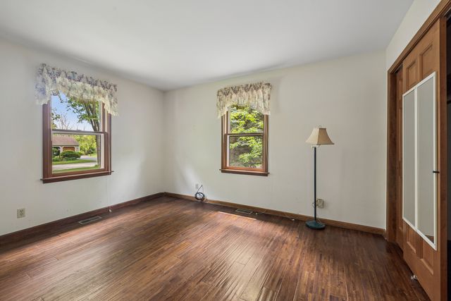 730 Yorktown Drive, Algonquin, IL 60102