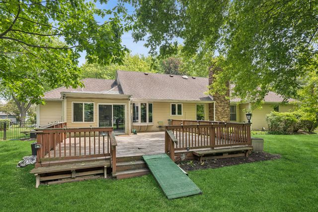 730 Yorktown Drive, Algonquin, IL 60102