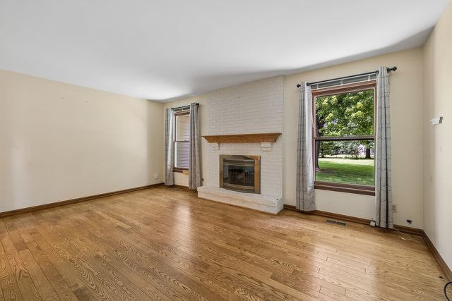 730 Yorktown Drive, Algonquin, IL 60102
