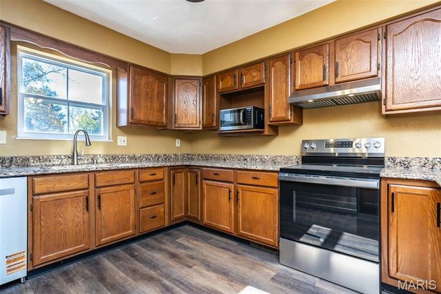 502 Lindenwood Drive, Troy, IL 62294