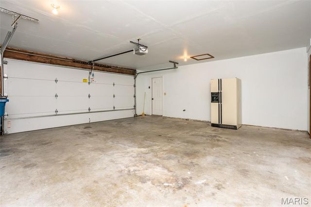 502 Lindenwood Drive, Troy, IL 62294