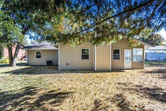 502 Lindenwood Drive, Troy, IL 62294