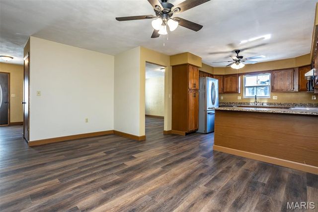 502 Lindenwood Drive, Troy, IL 62294