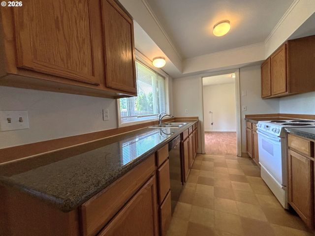 16800 Se IVON St, Portland, OR 97236