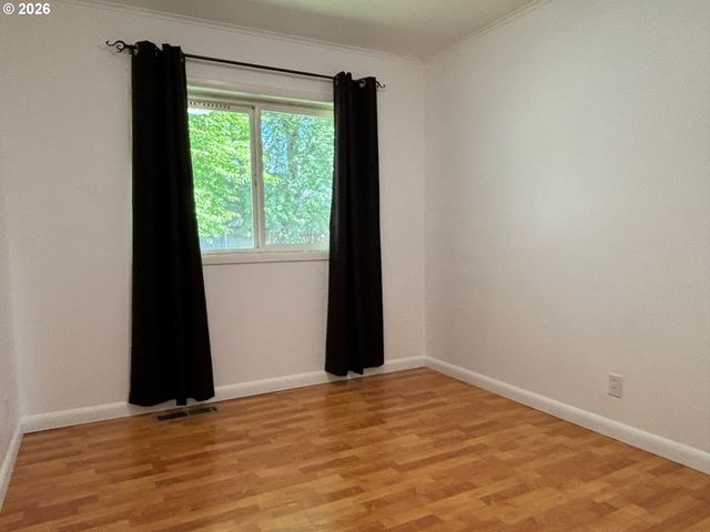 16800 Se IVON St, Portland, OR 97236