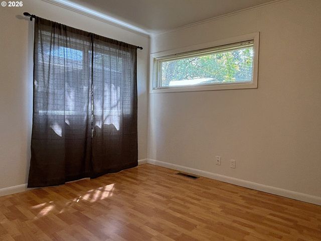 16800 Se IVON St, Portland, OR 97236