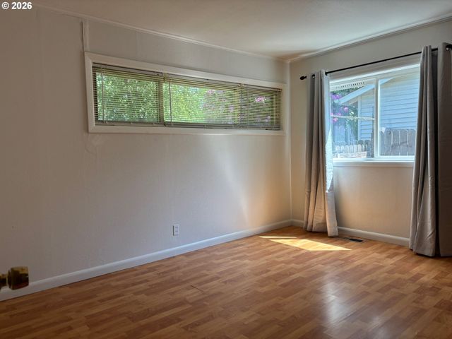 16800 Se IVON St, Portland, OR 97236