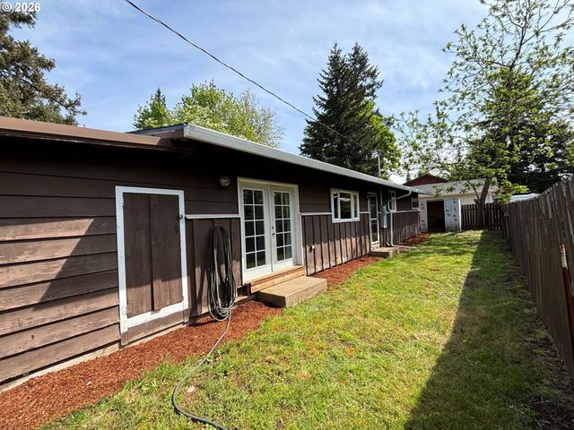 16800 Se IVON St, Portland, OR 97236