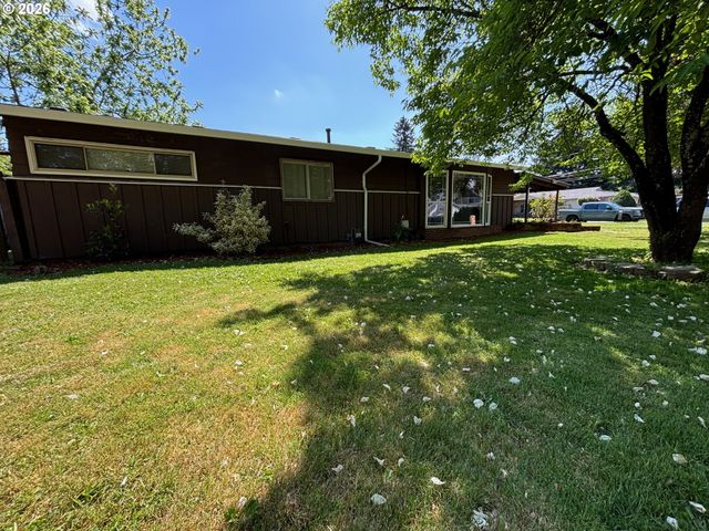 16800 Se IVON St, Portland, OR 97236