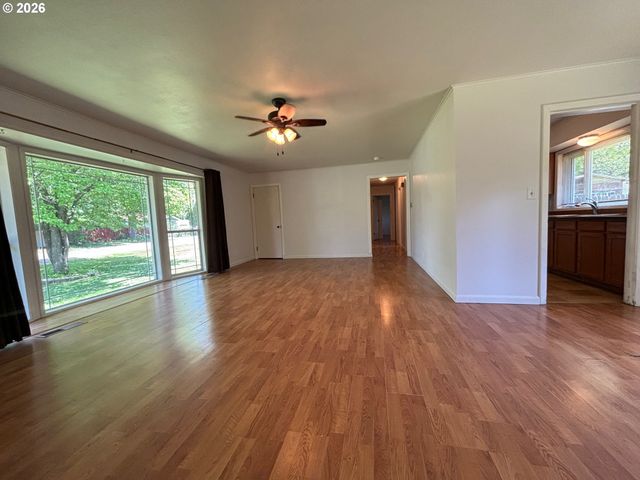 16800 Se IVON St, Portland, OR 97236