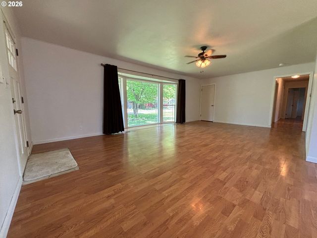 16800 Se IVON St, Portland, OR 97236