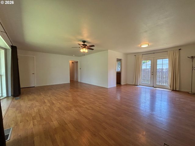 16800 Se IVON St, Portland, OR 97236