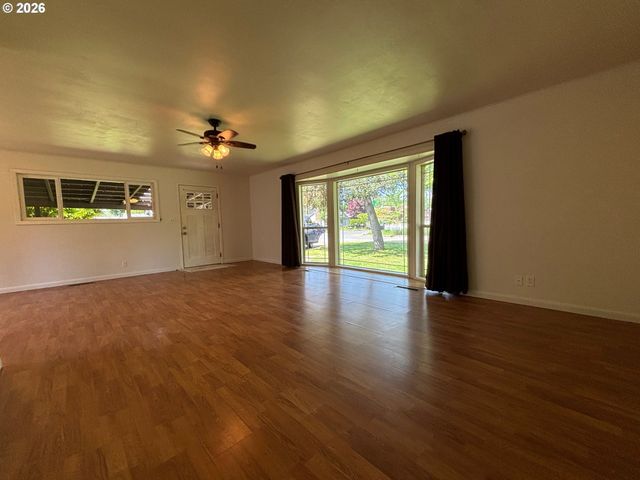 16800 Se IVON St, Portland, OR 97236