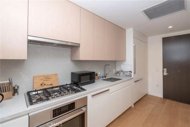 877 Francisco Street 819, Los Angeles, CA 90017