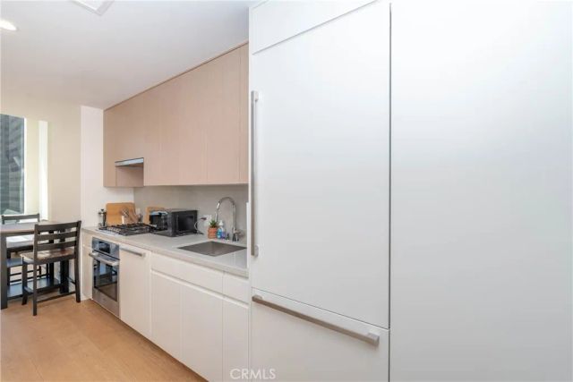 877 Francisco Street 819, Los Angeles, CA 90017