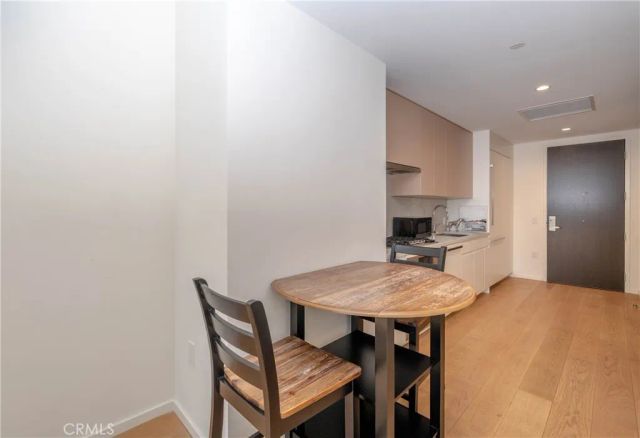 877 Francisco Street 819, Los Angeles, CA 90017