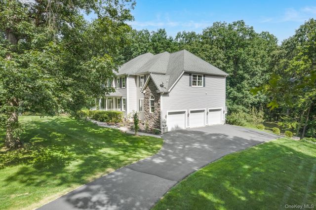 127 Shagbark Lane, Hopewell Junction, NY 12533